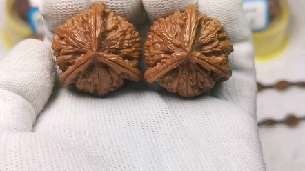 张掌柜文玩核桃—三角白三棱球奔三棱正奔,文玩核桃三棱,三角白狮子头