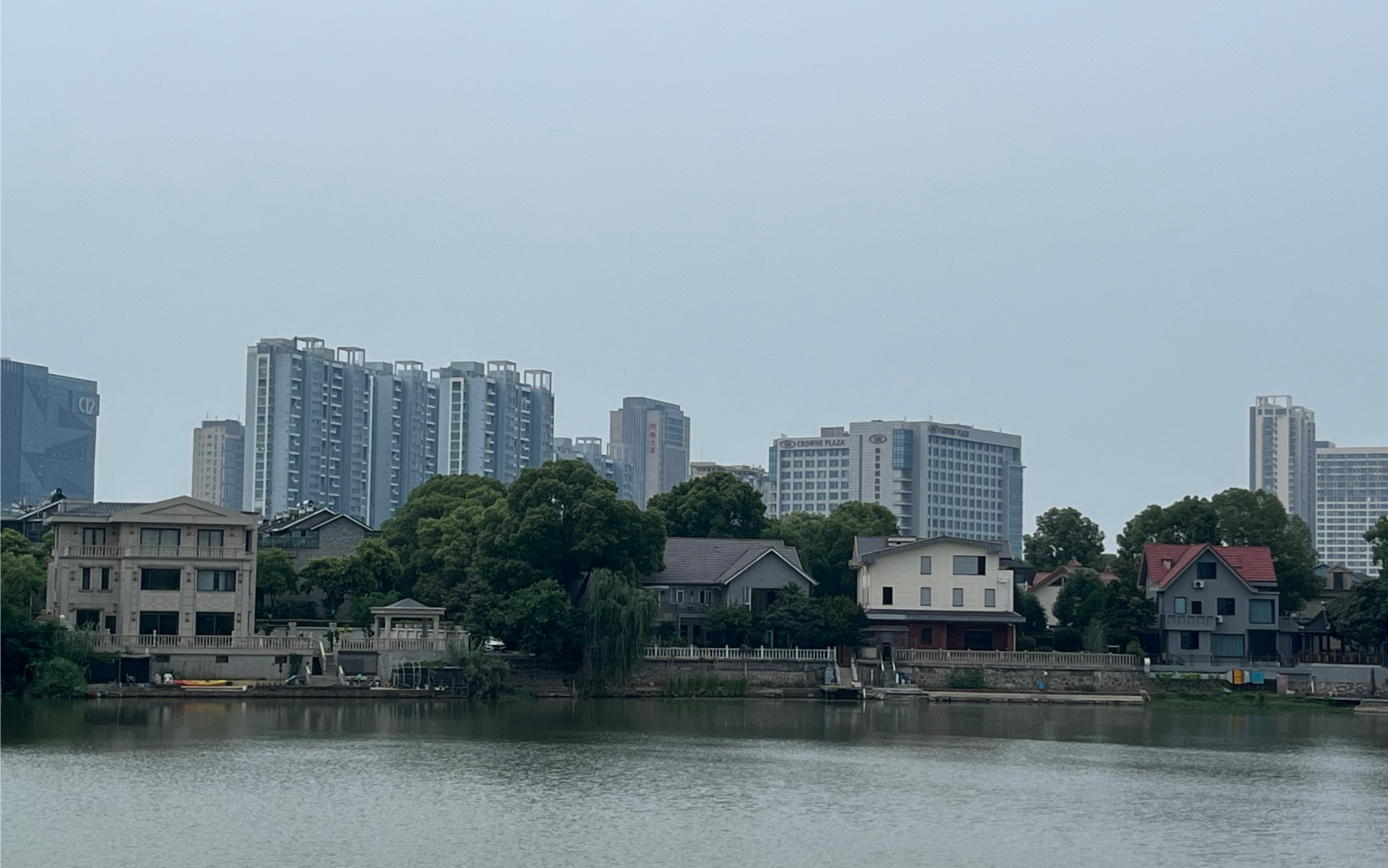 南京江宁百家湖别墅区,风雨欲来.