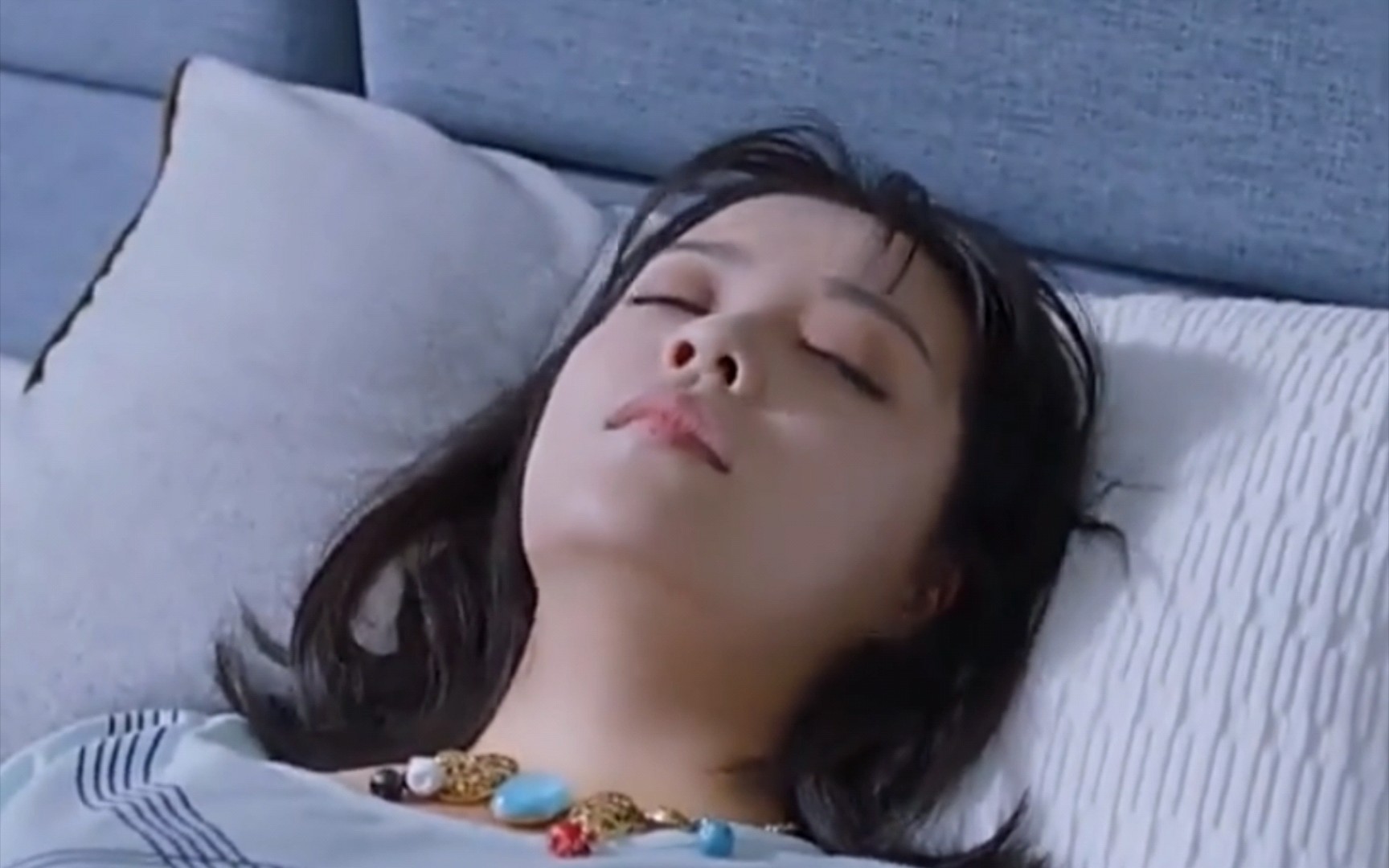 穿越美女附身在女孩身体