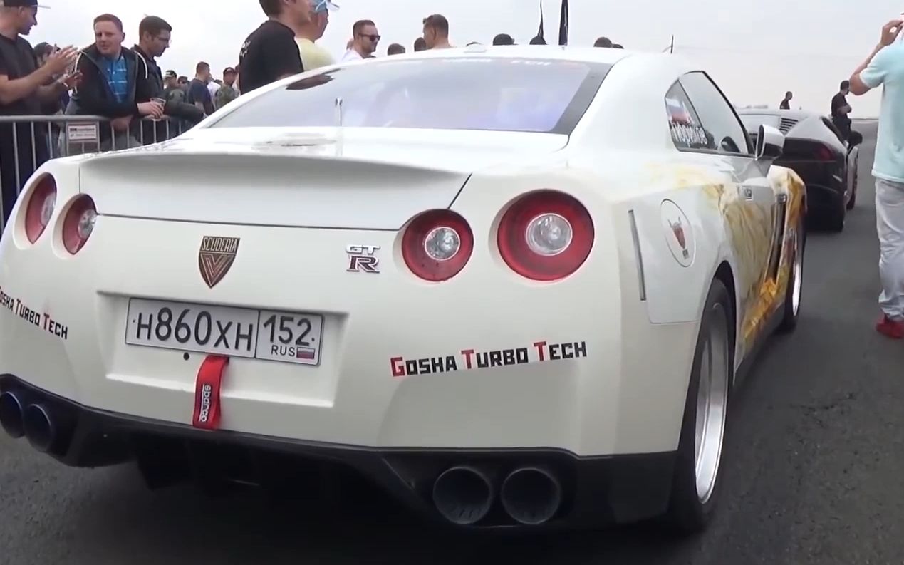 战神gtrr35vs大公牛兰博基尼极限速度比拼