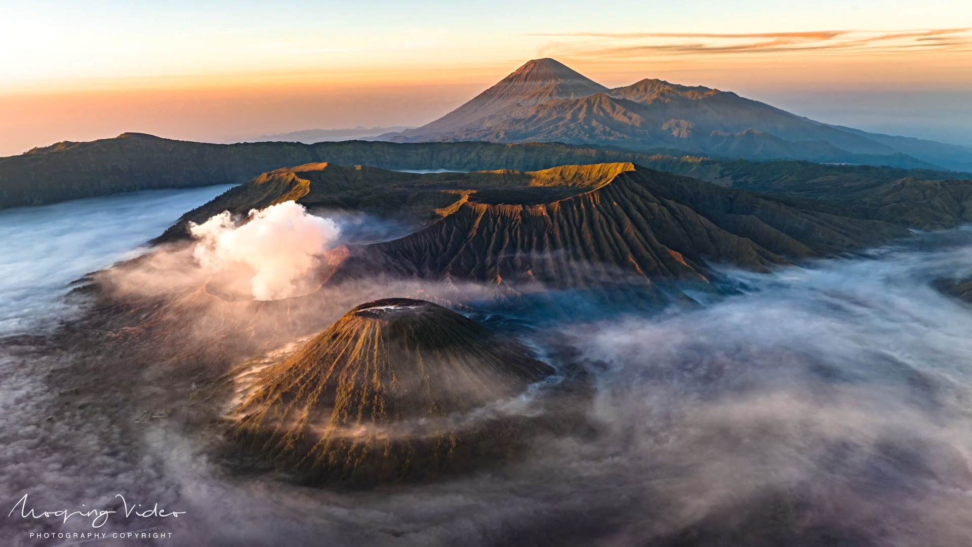 这次来到印尼最大的惊喜莫过于布罗莫火山了,这里不仅有绝美的银河,就