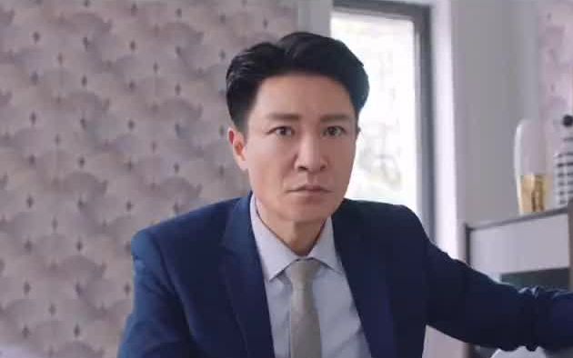 【陪你一起长大】 新月不想去上学,顾家伟学校门口