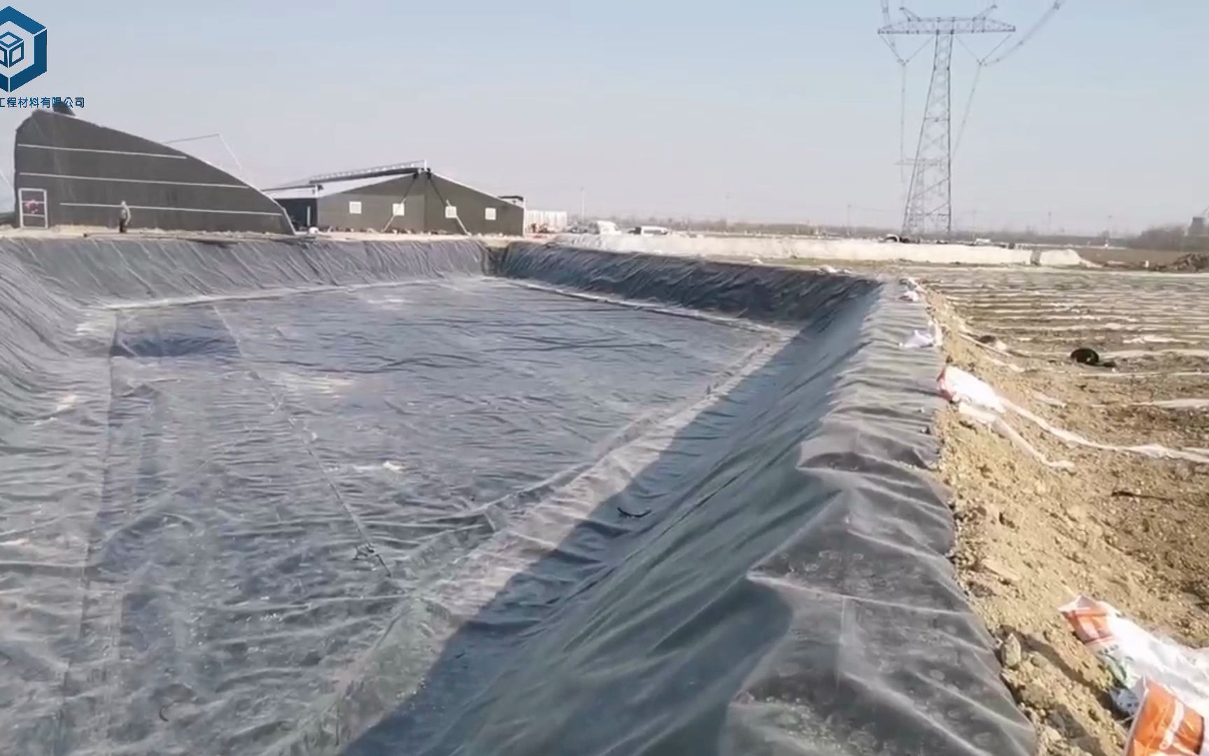 湖北孝感大型蓄水池防渗土工膜铺设工程顺利完工