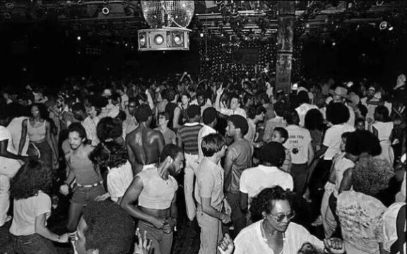 [图]【荷东Disco】灯光球下的80年代迪斯科舞厅原声(原声大碟超清版)《I Find The Way》