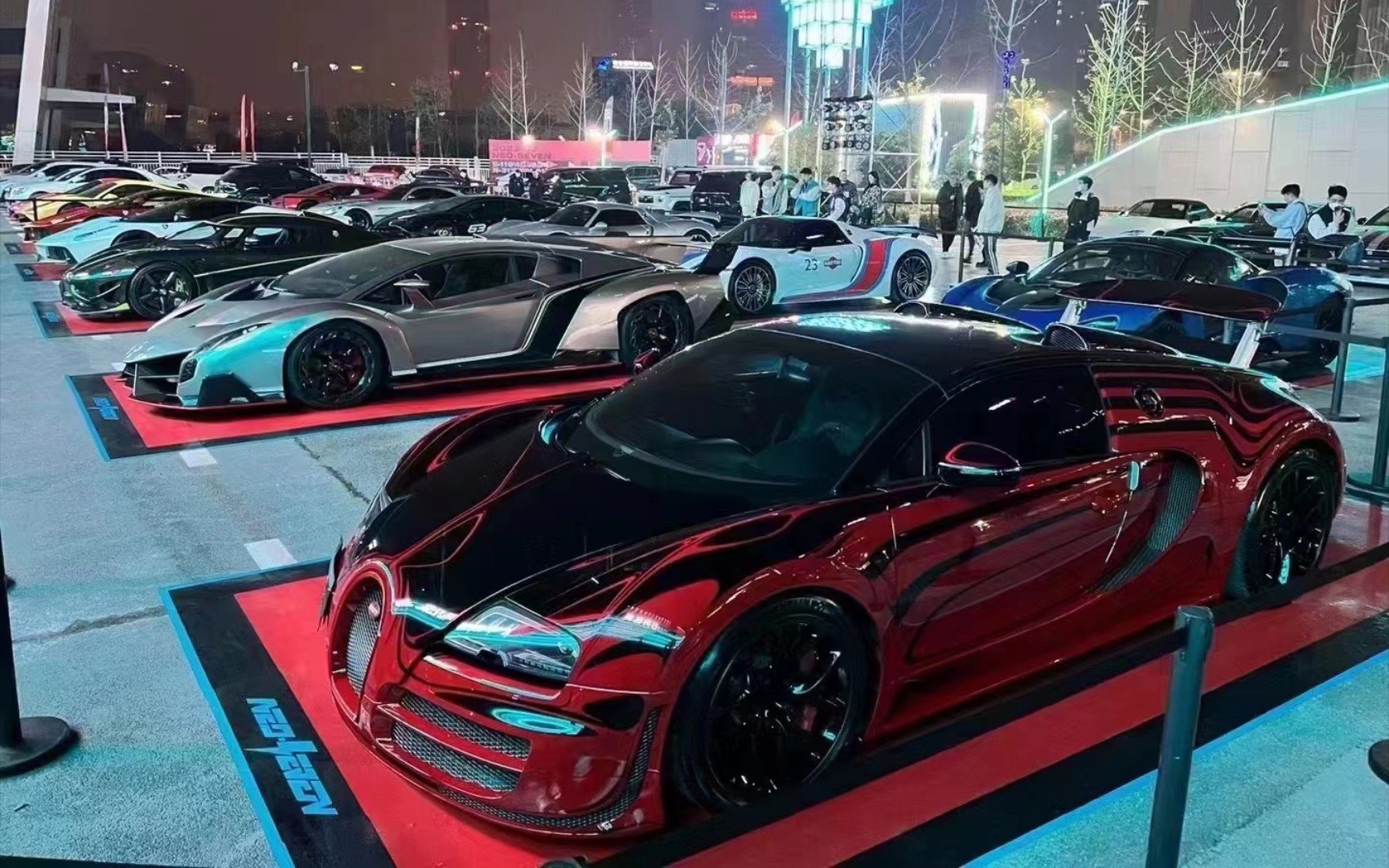 八戒说车七号公路酒吧开业 布加迪等神车都到现场 ,在石250 小小小