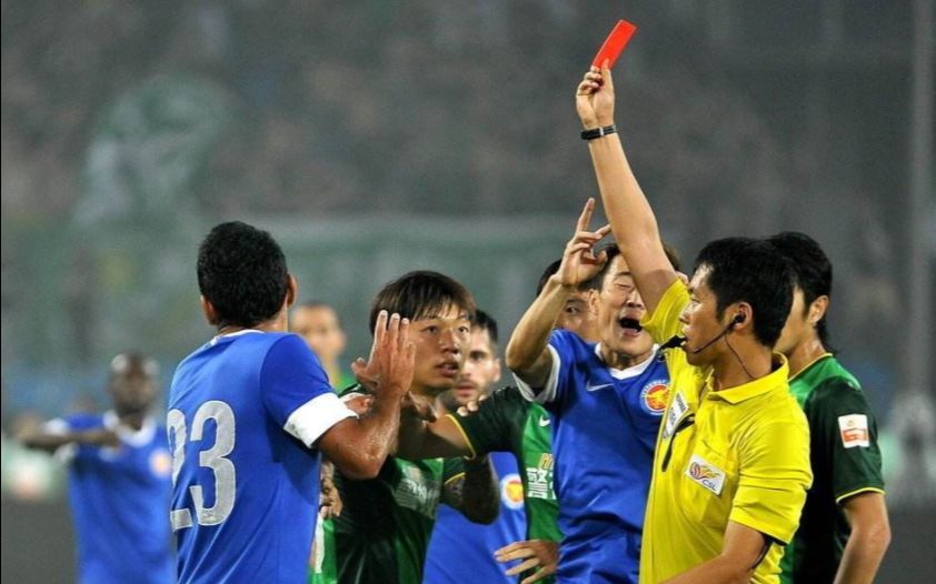 【top10】盘点足球场上出现的那些不合理的红牌判罚!