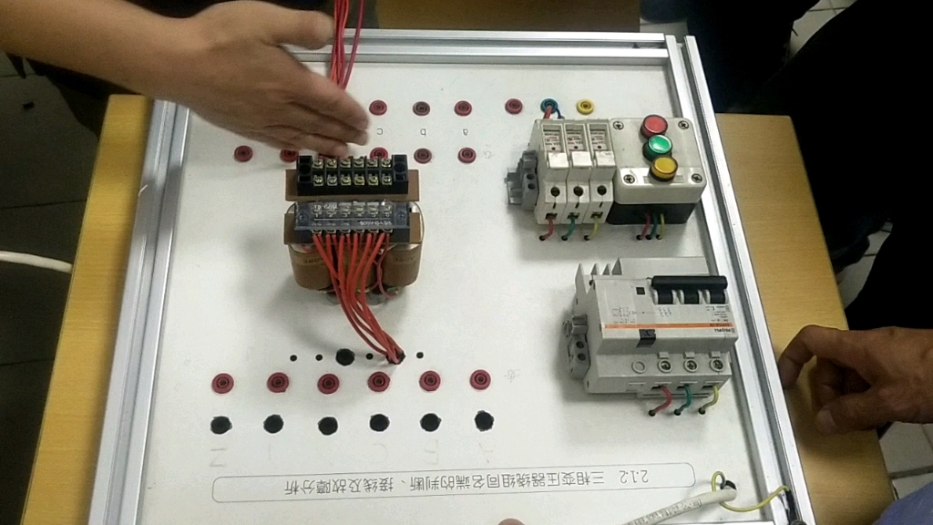 五级维修电工实操2.1.2三项变压器绕组同名端判断哔哩哔哩bilibili