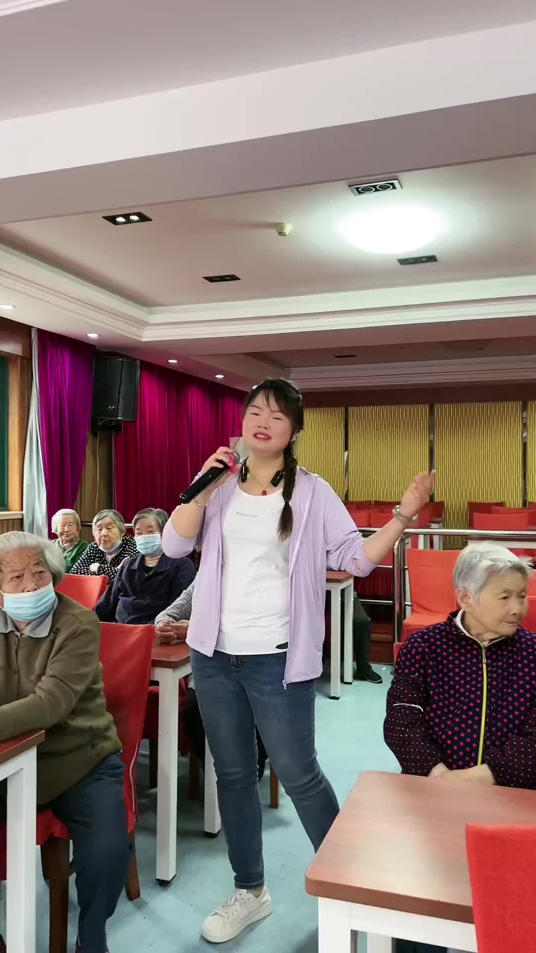 农村利丹歌声嘹亮现场实拍用歌声传递正能量关爱老人传递正能量好哔哩哔哩bilibili