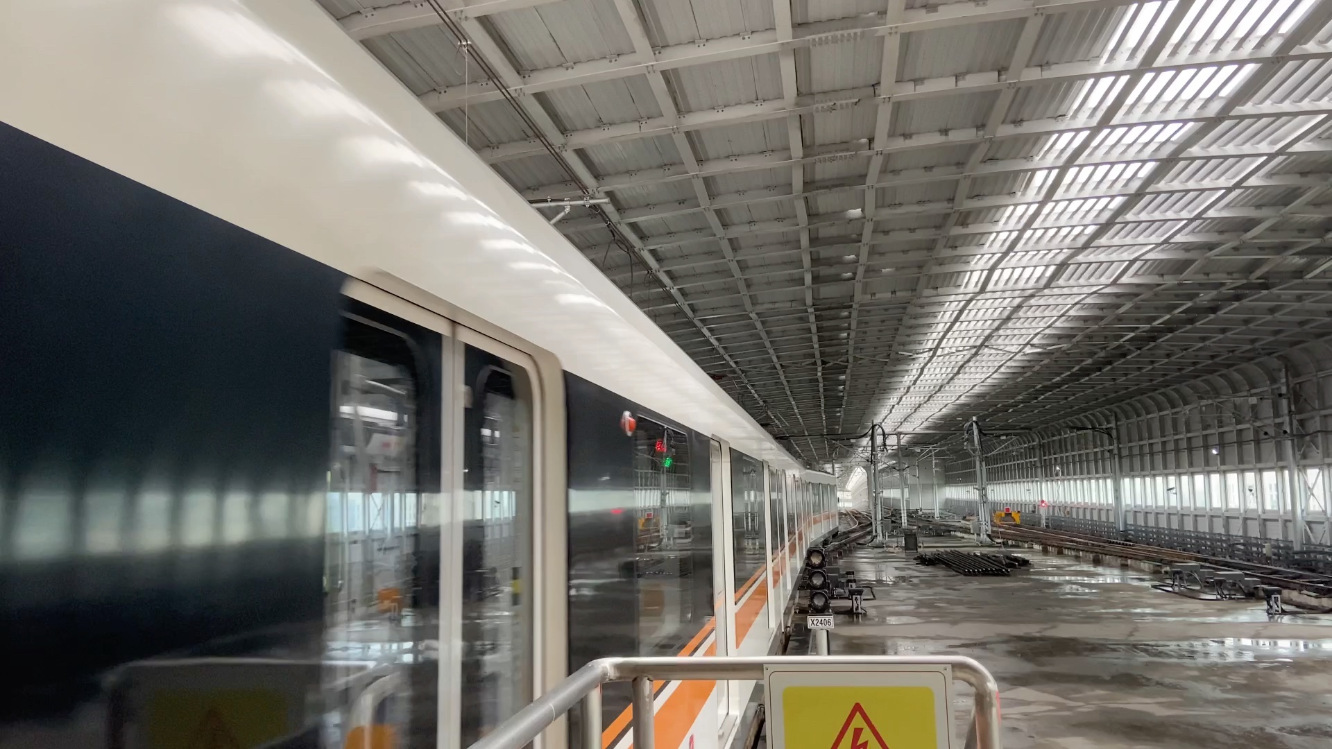 重庆轨道交通4号线 黄岭站进站