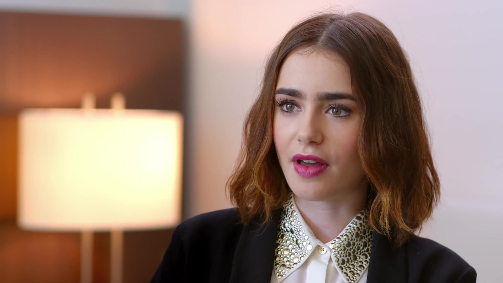 【莉莉柯林斯】bystander revolution- lily collins_哔哩哔哩_bili