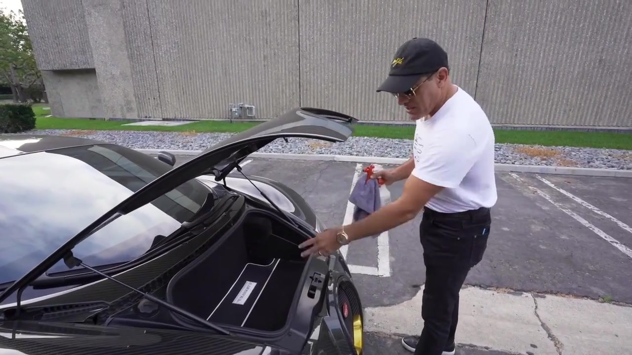 manny khoshbin大佬出场taking mansory bugatti veyron to las