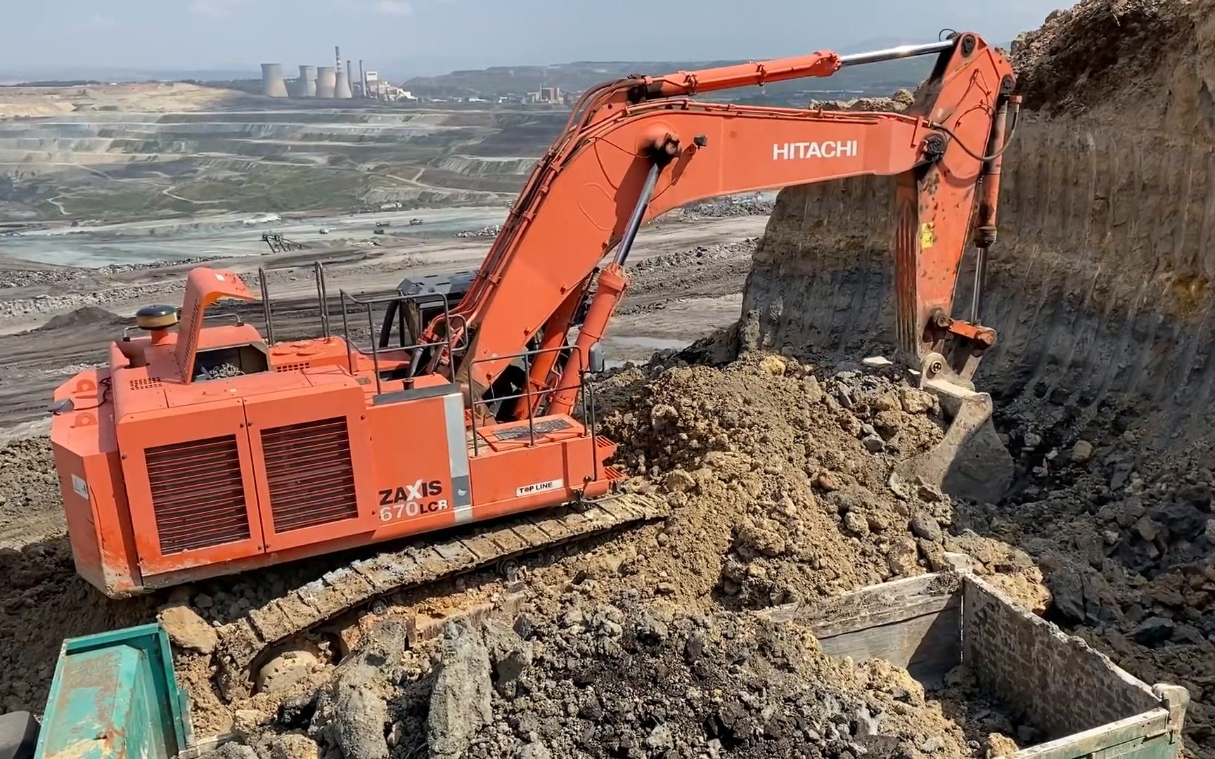 【mega machines channel】日立hitachi zaxis 670lcr挖掘机装车