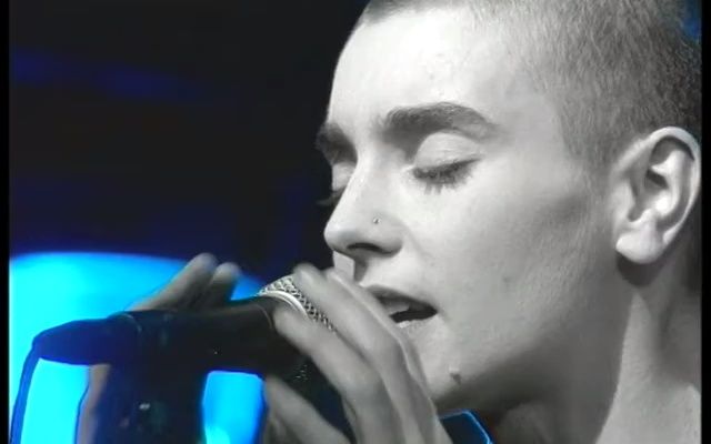 [图]【谢谢你听见我】Sinéad O'Connor - Thank You for Hearing Me (Live 1994 NPA Canal+)