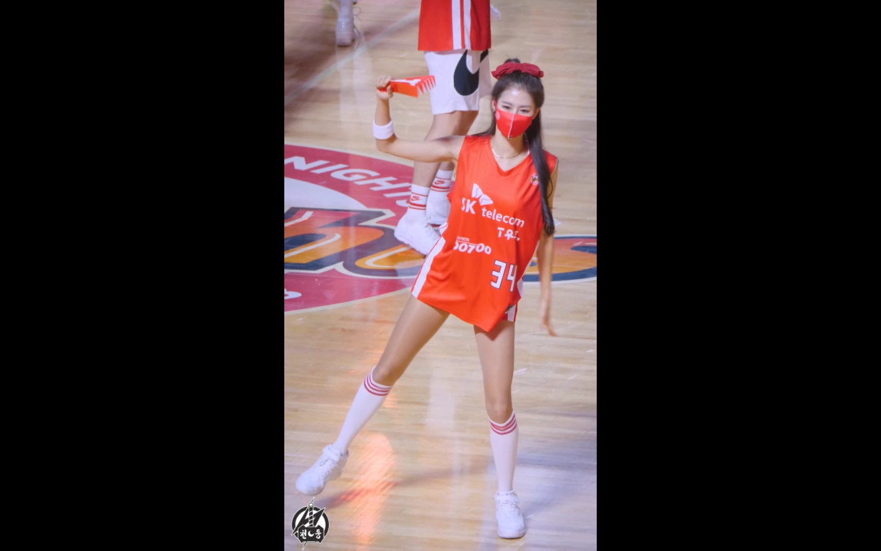 韩国篮球比赛 中场拉拉队小姐姐加油操