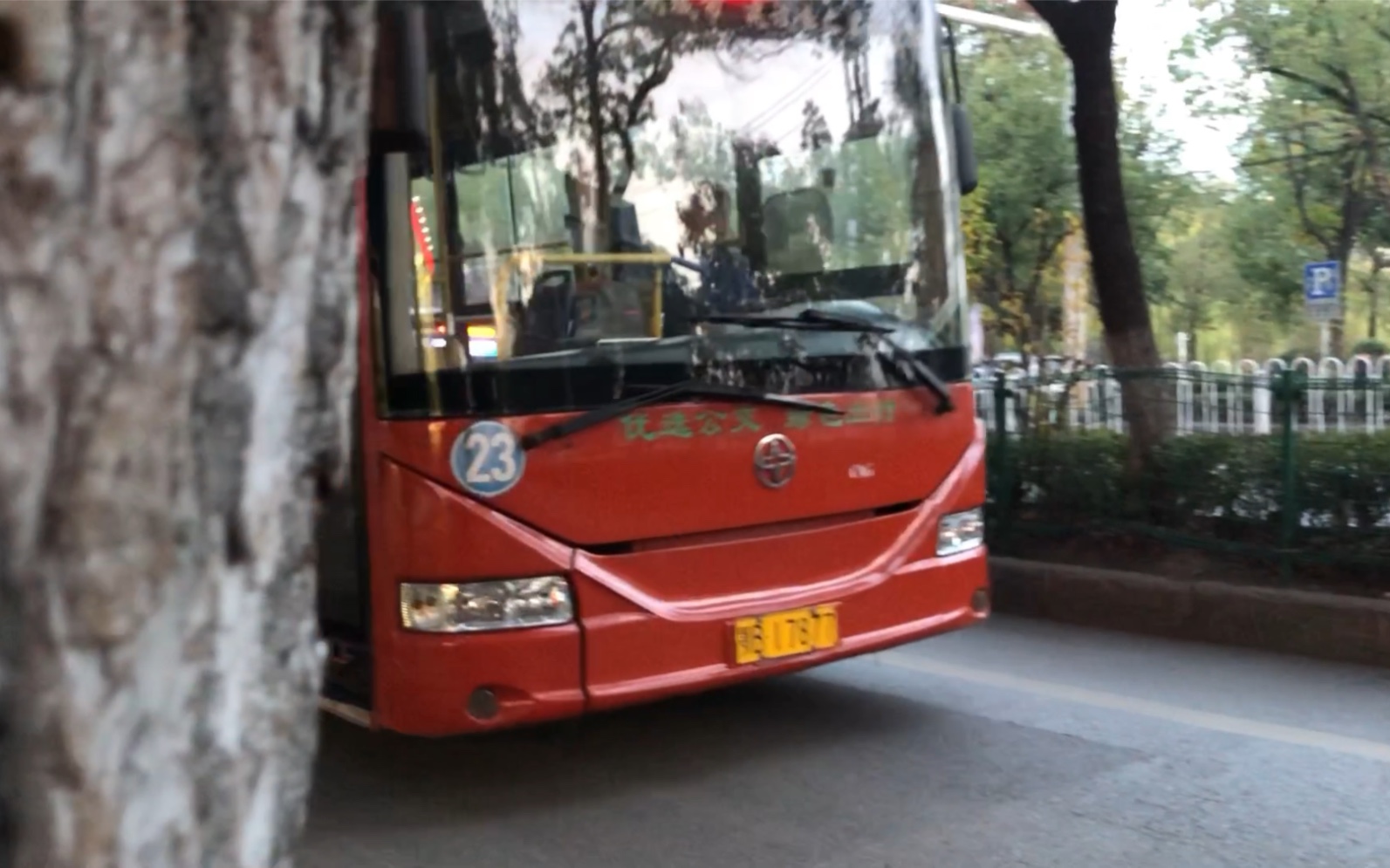 【黄石公交】23路公交车进出站