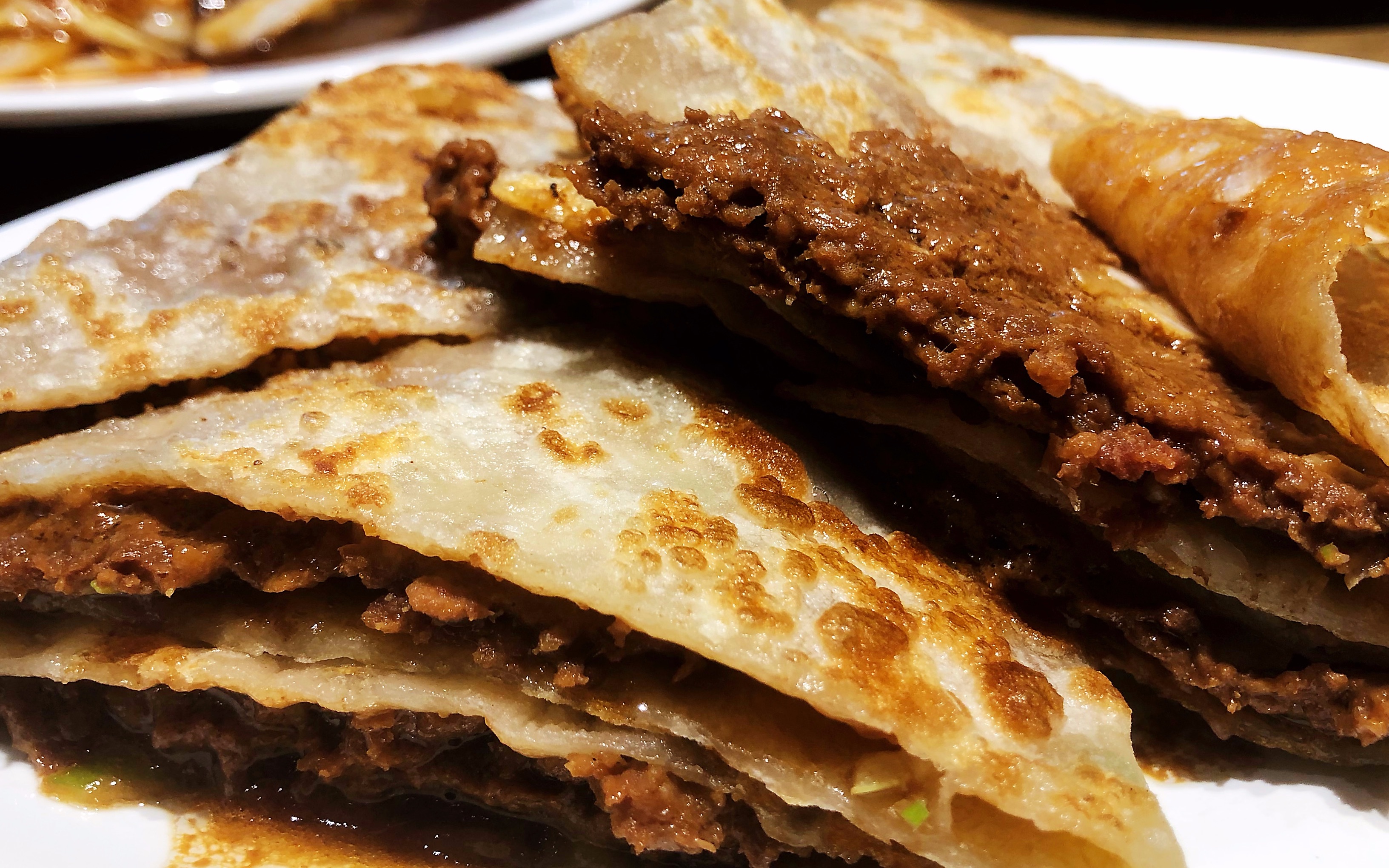 北京火爆肉饼店,28元一张,皮薄如纸,一口下去满嘴流油_哔哩哔哩 (゜