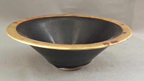 宋代建窑鎏金边斗笠盏