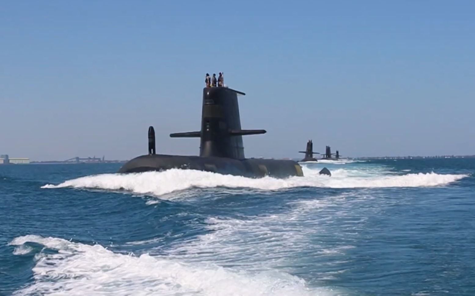 澳大利亚海军柯林斯级潜艇编队航行