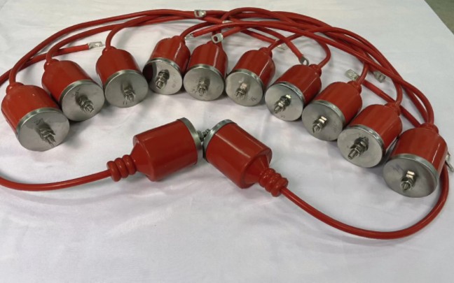 电缆护层保护器是用来保护电缆的金属护层免受过电压的危害的一种保护