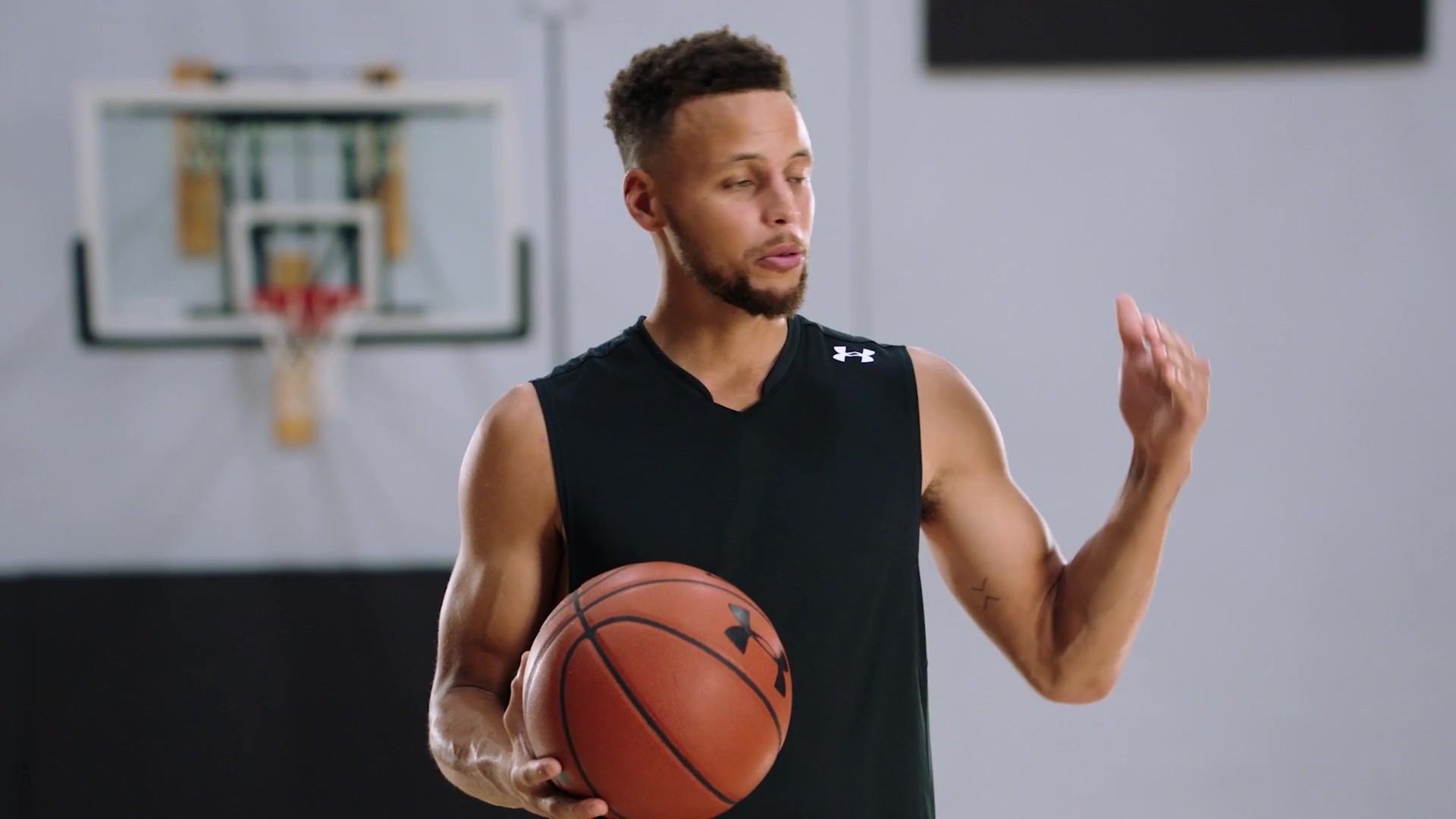 stephencurryteachesshootingballhandlingandscoring