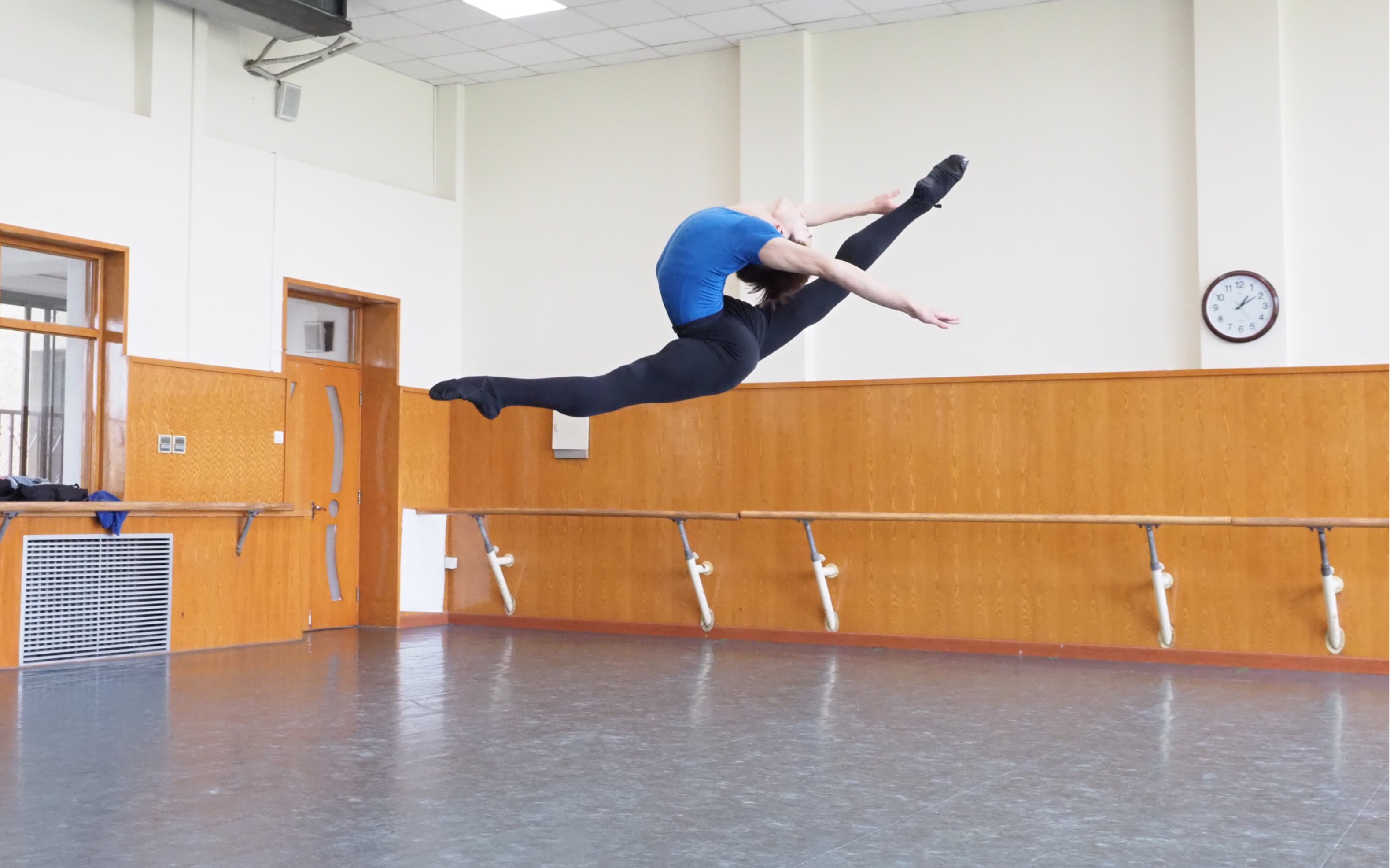 「北京舞蹈学院·毕业供需」古典舞摆腿跳组合