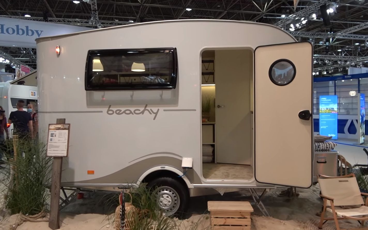 简约式小型拖挂房车 - beachy 360
