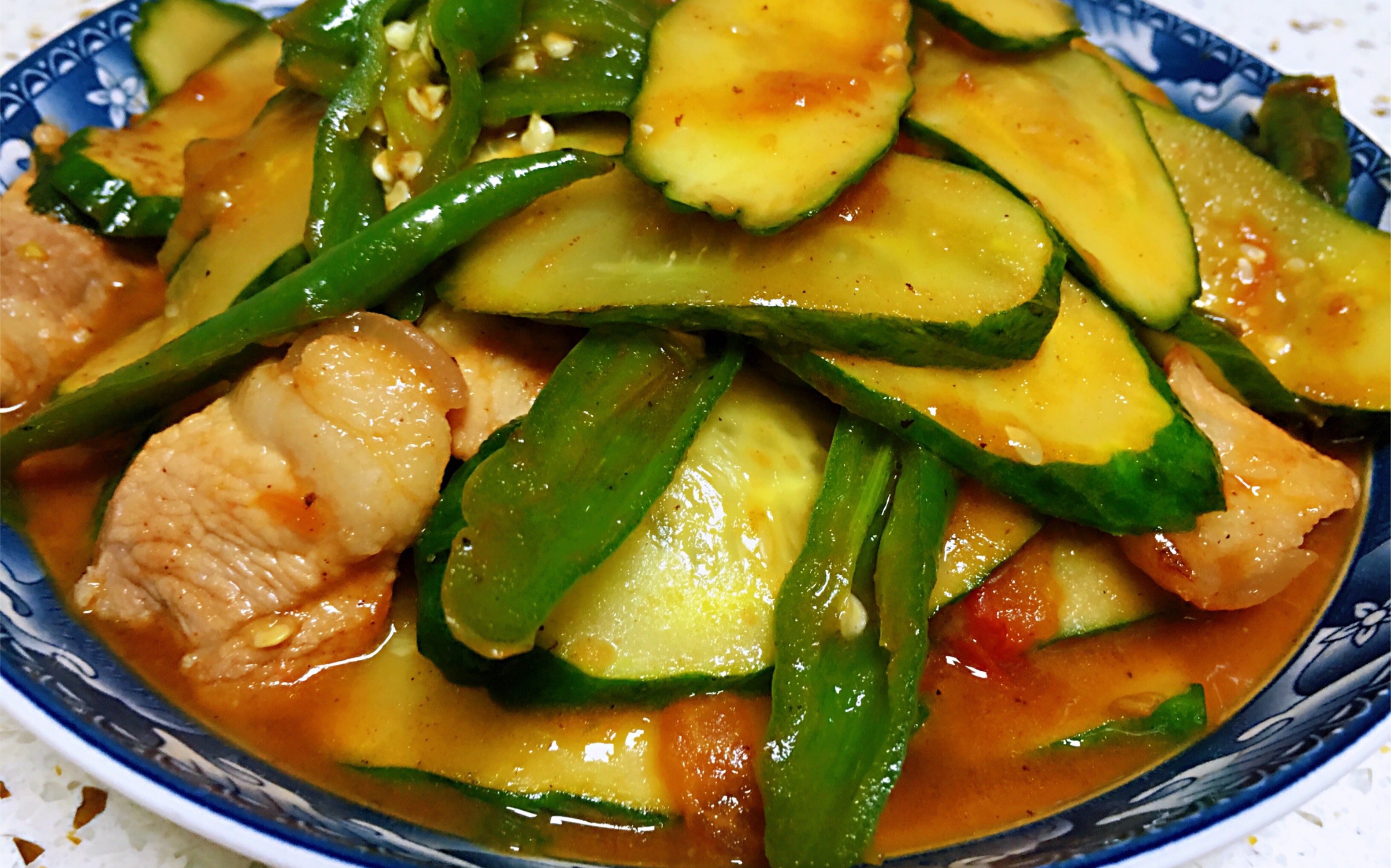 夏天里的减脂佳肴;青瓜炒肉片,出锅爽脆!