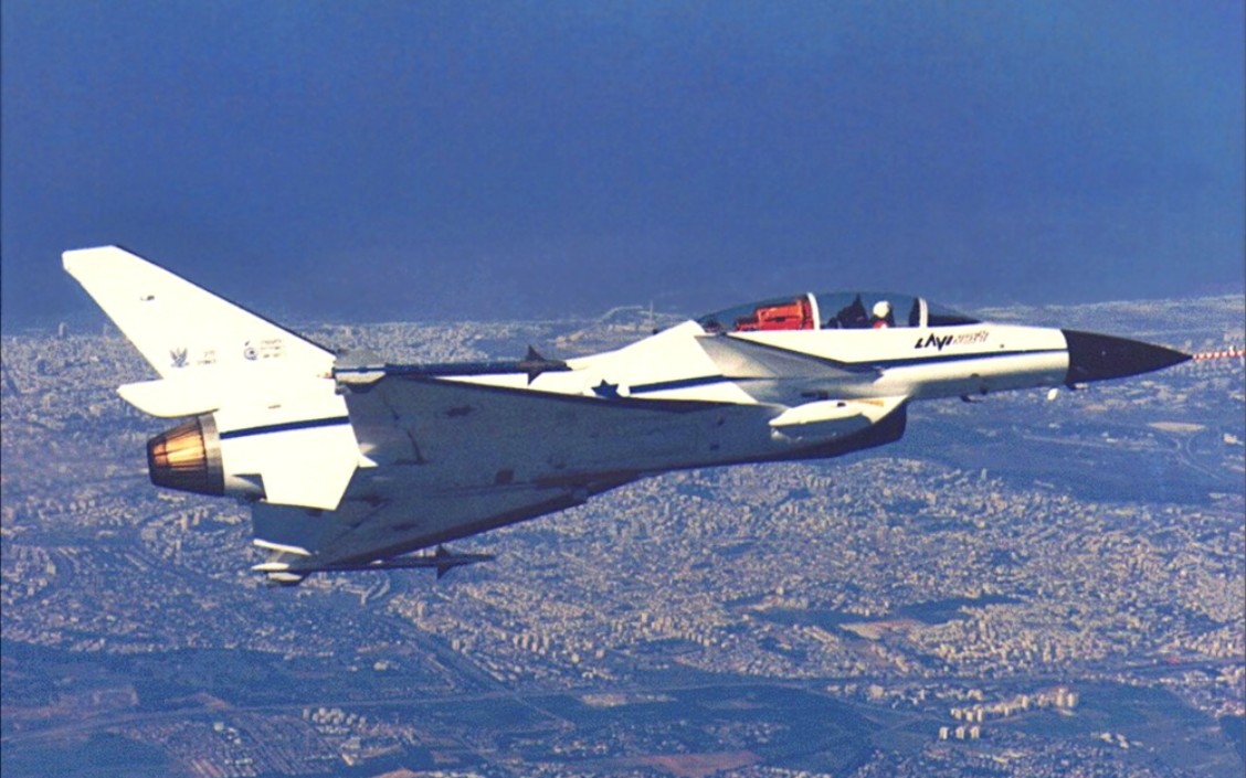 【航空】"狮"式战斗机原型机试飞