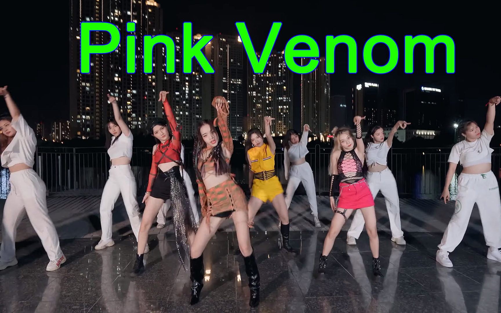 [图]【4K】 双倍快乐！8人两组翻跳 BLACKPINK - Pink Venom