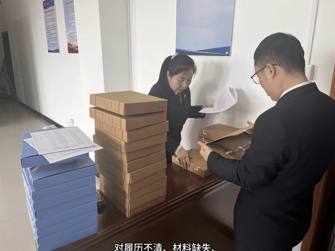 多地开展干部档案筛查，严把“三龄两历一身份”关口，多地专项审核干部档案，向档案造假问题亮剑，群众监督是关键