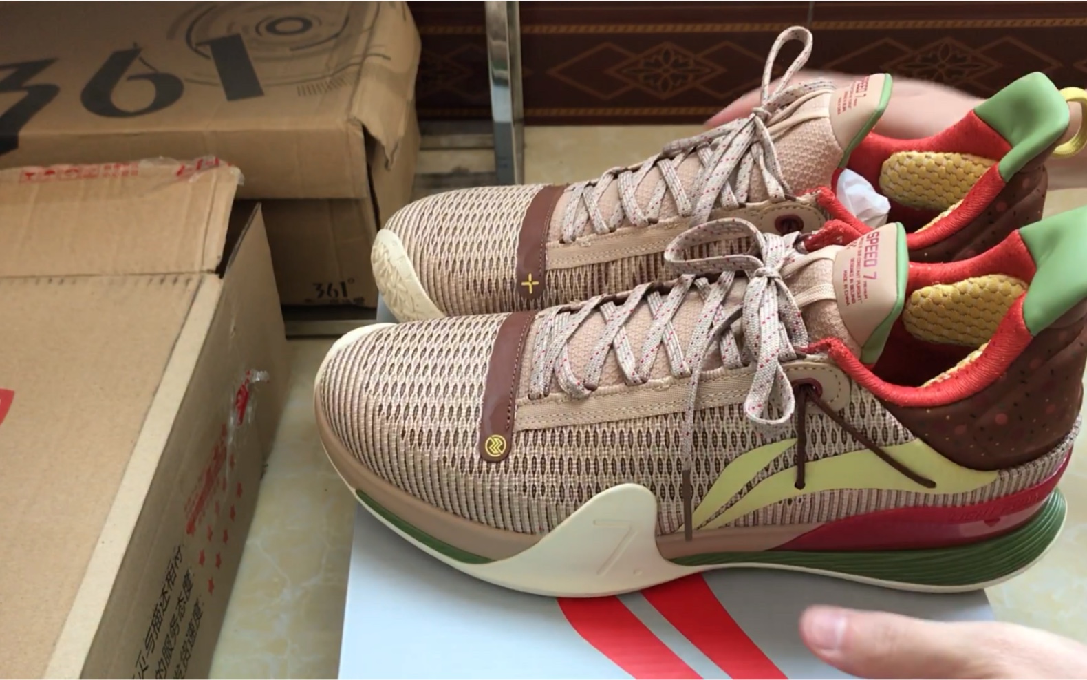 闪击7腊八配色开箱,350入小体重后卫无脑入