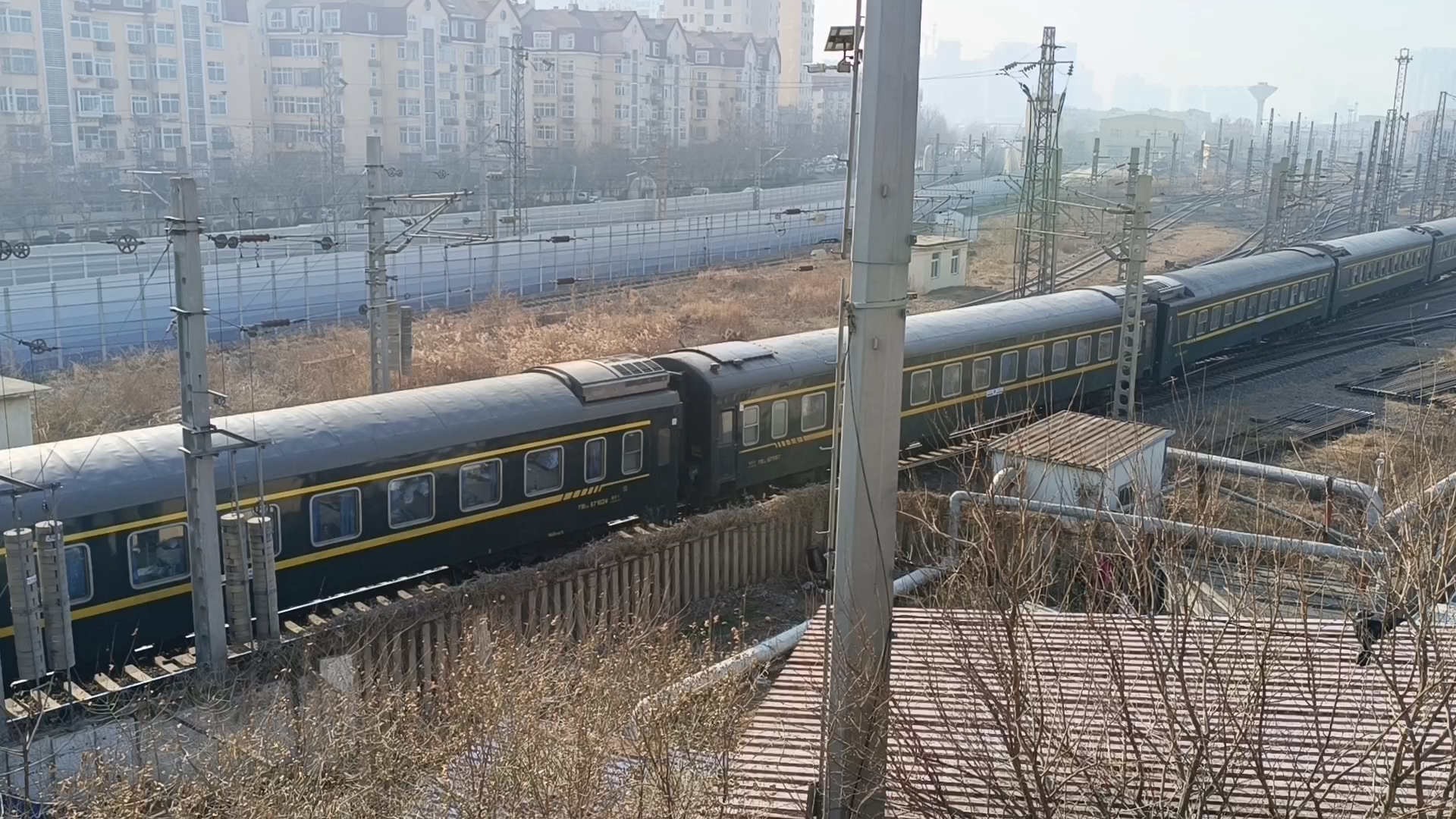 t395车底进入青岛机务段