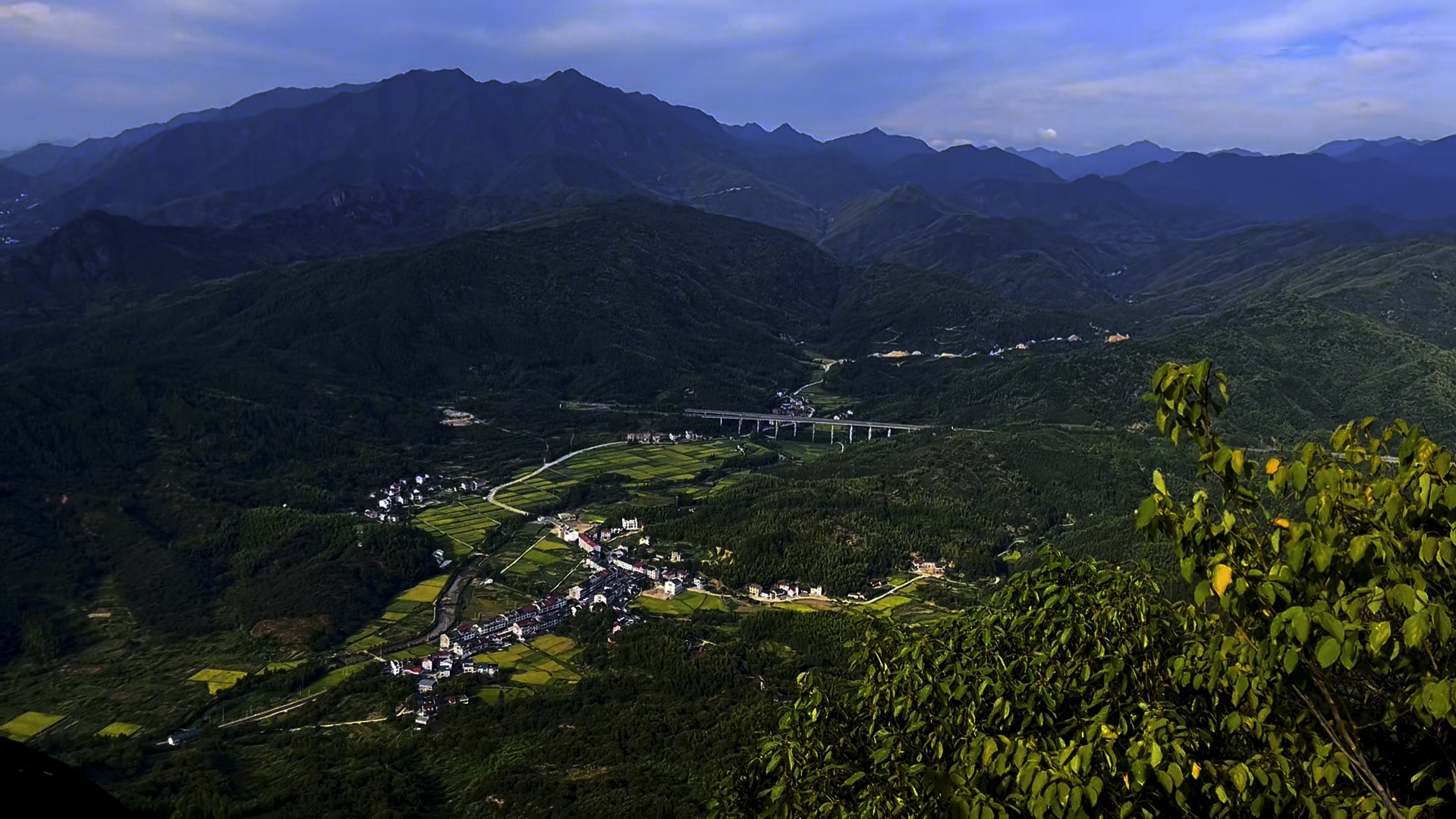 在没有天花板的地方 大口吸氧|江山浮盖山7215