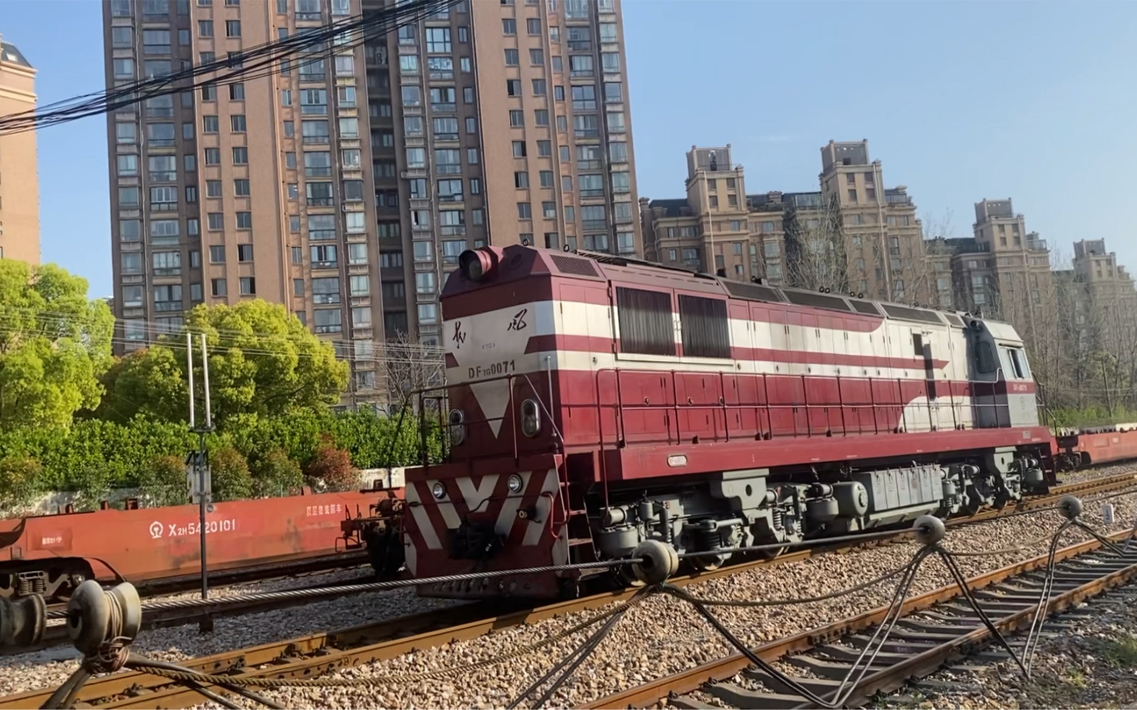 东风7g单机通过何家湾道口