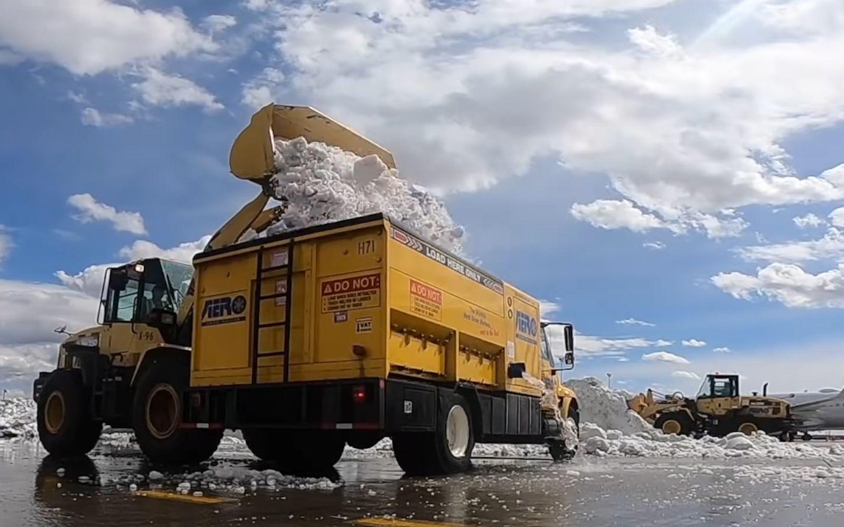 不可思议的融雪车,彻底清除积雪,预防道路冰冻