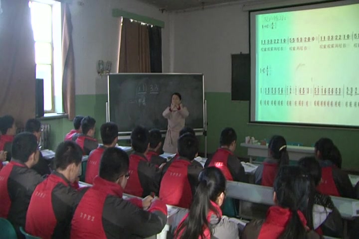 [图]湘教版_高中音乐《歌唱》第二单元 五彩纷呈的演唱形式四、自主排练表演唱——梦中的卓玛-彭老师公开优质课教学视频