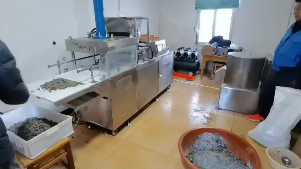 河北食品厂使用的元宵馅料压块机 全自动元宵馅成型机