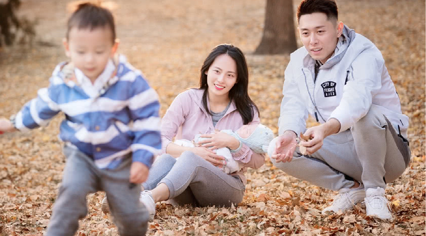 [图]张嘉倪晒出一家四口照片，这个感恩节真“感恩”！