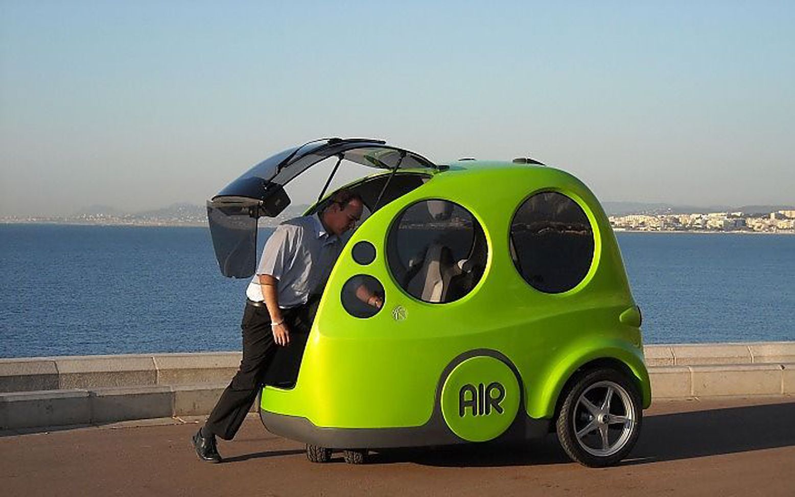 印度制造奇葩车不烧油靠空气加一次气开200公里