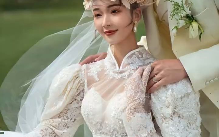 [图]喜欢法式电影里浪漫风情 草坪婚纱照 法式草坪婚纱照 一半情怀一半优雅 今年法式油画复古风很受备货新人的喜欢 绿色的草地 总是能够给人清新 舒适 自由 放松的