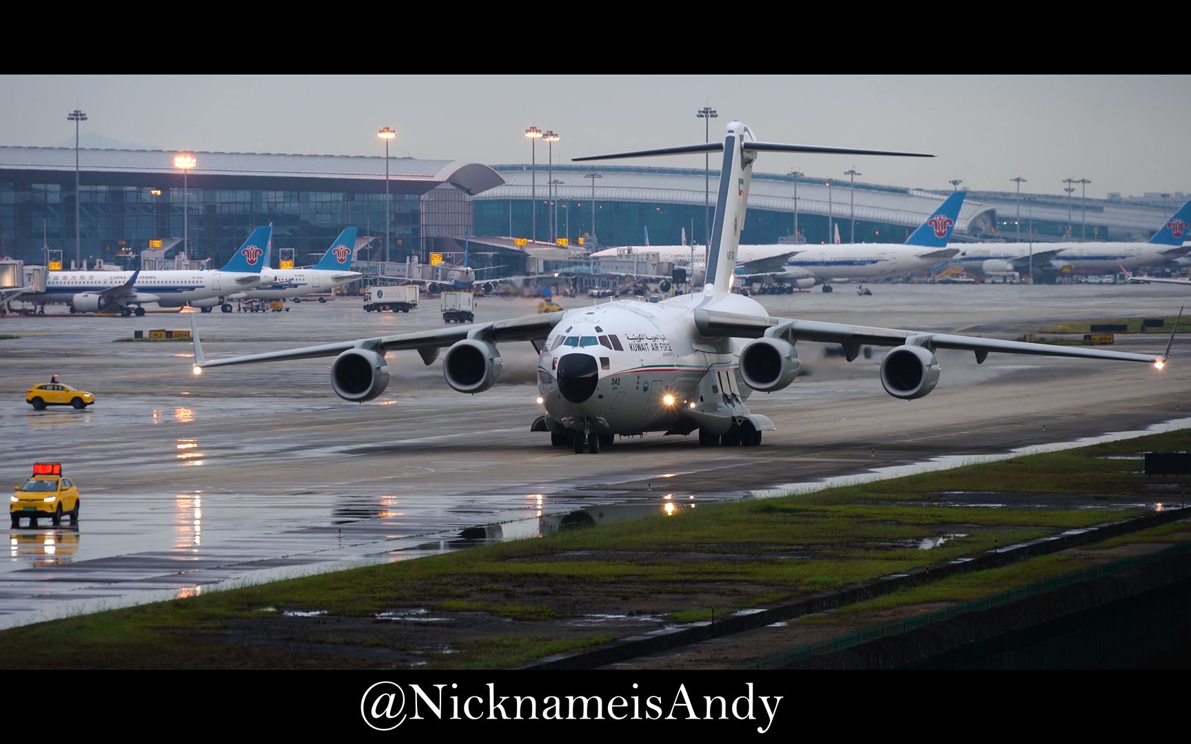 【超清】科威特空军c17进场,机组开窗打招呼!广州飞友过年了
