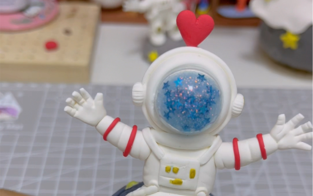 超轻粘土宇航员制作教程,可以亮灯哦!