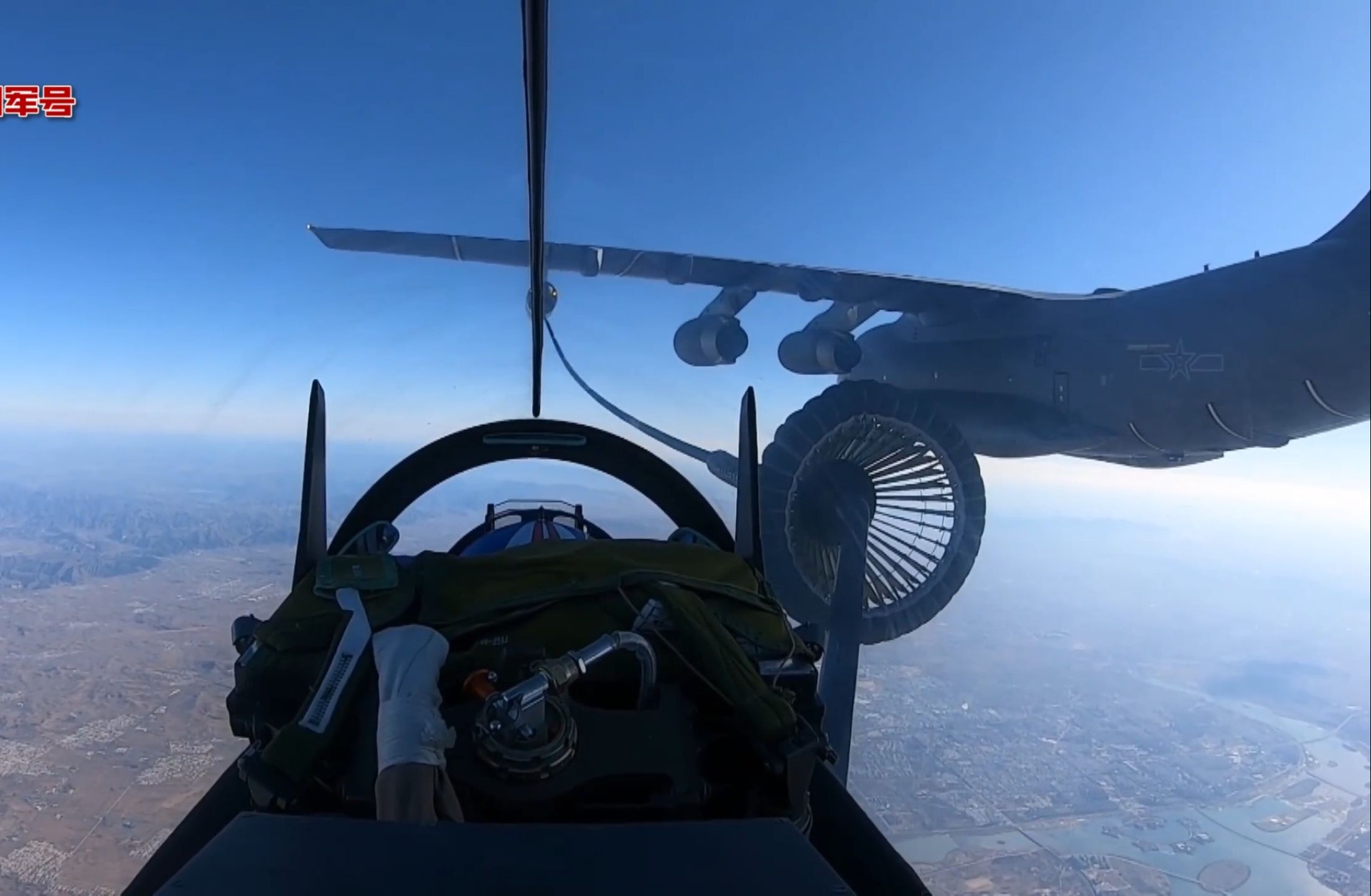 运油20为八一飞行表演队歼10空中加油