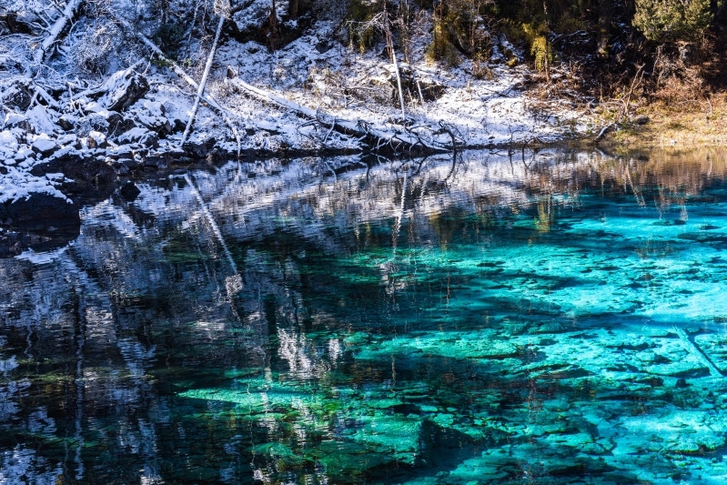四川阿坝:冬日九寨沟宛若仙境