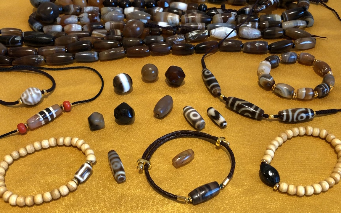 藏传四大类高级别古珠糖球缠丝药师天珠实物说明