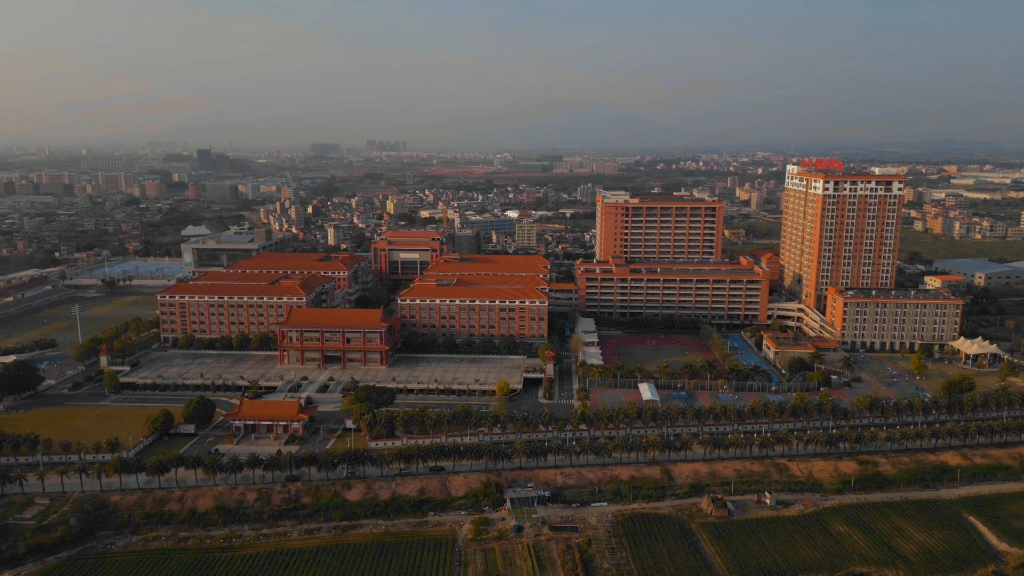 航拍校园----东江博雅学校