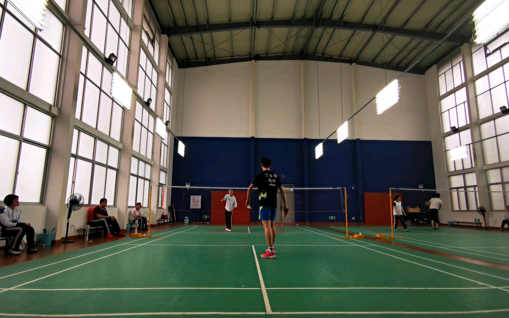 今日份羽毛球单打低视角