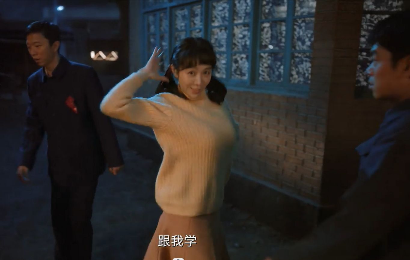 姜妍跳舞对着小白咔咔放电,金晨直接跟她撕吧起来了