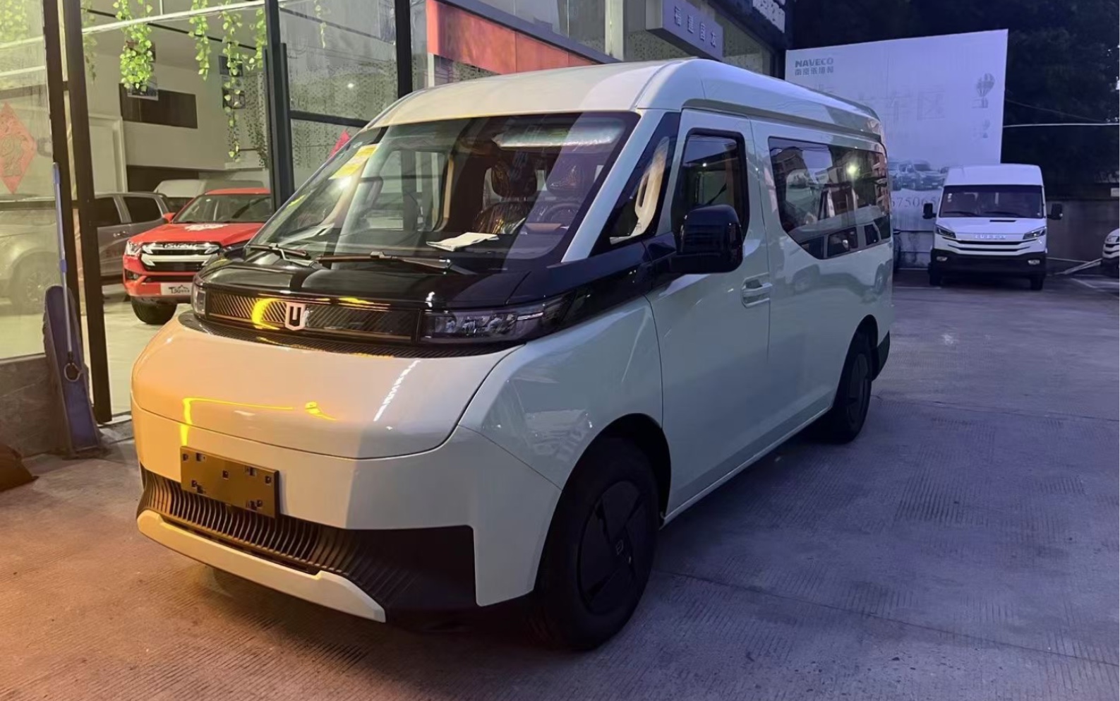 远程超级van短轴中顶,4座可选5座已到店,宜商宜家的宽体轻客需求