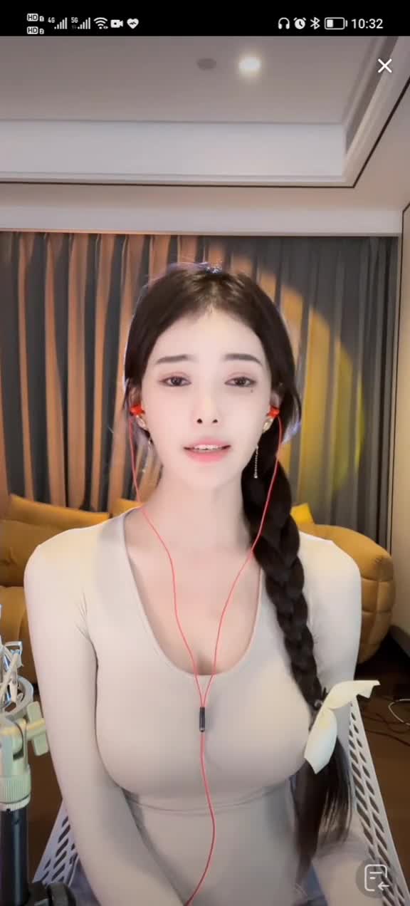 直播录屏#唱歌#美女@芮甜甜😈